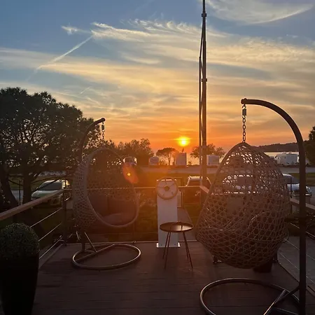Holiday home Floating House Sunrise Joy *