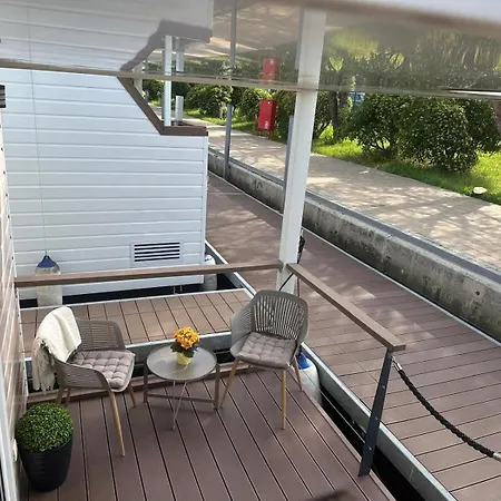 Ferienhaus Floating House Sunrise Joy