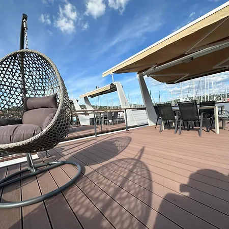 Ferienhaus Floating House Sunrise Joy